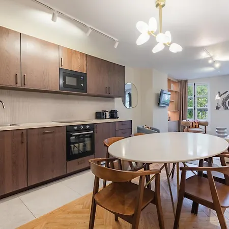 Elegant Bright And Air-conditioned 2 Bedroom In Bastille Apartment *