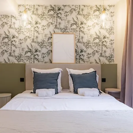Elegant Bright And Air-conditioned 2 Bedroom In Bastille Apartment *